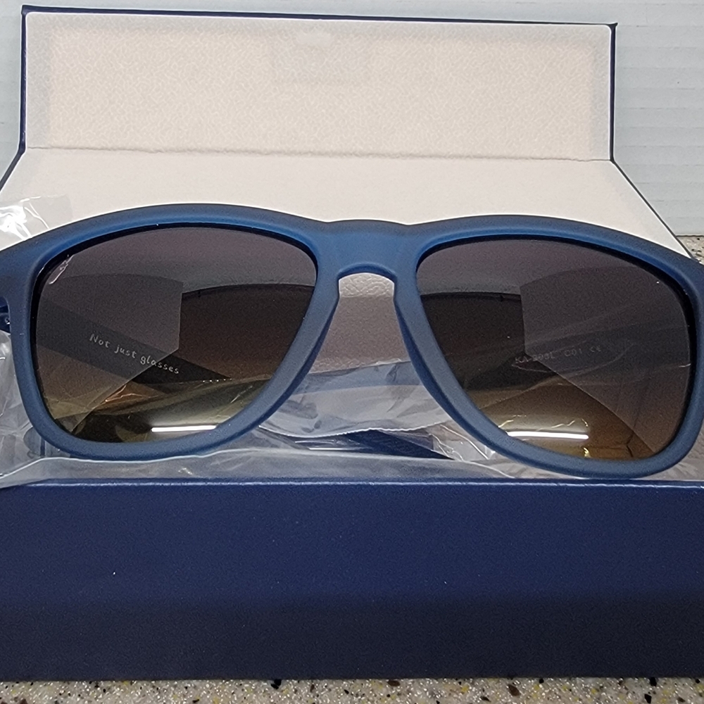 Lasiyanor Navy Blue sunglasses with case